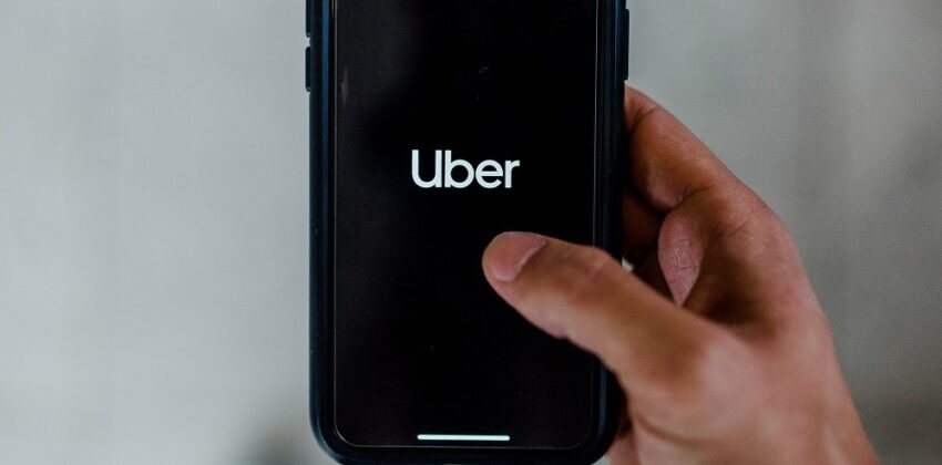 How to create an account in the Uber app?