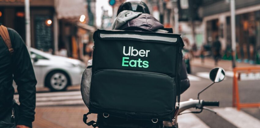 Jak zacząć pracę jako kierowca Uber Eats?