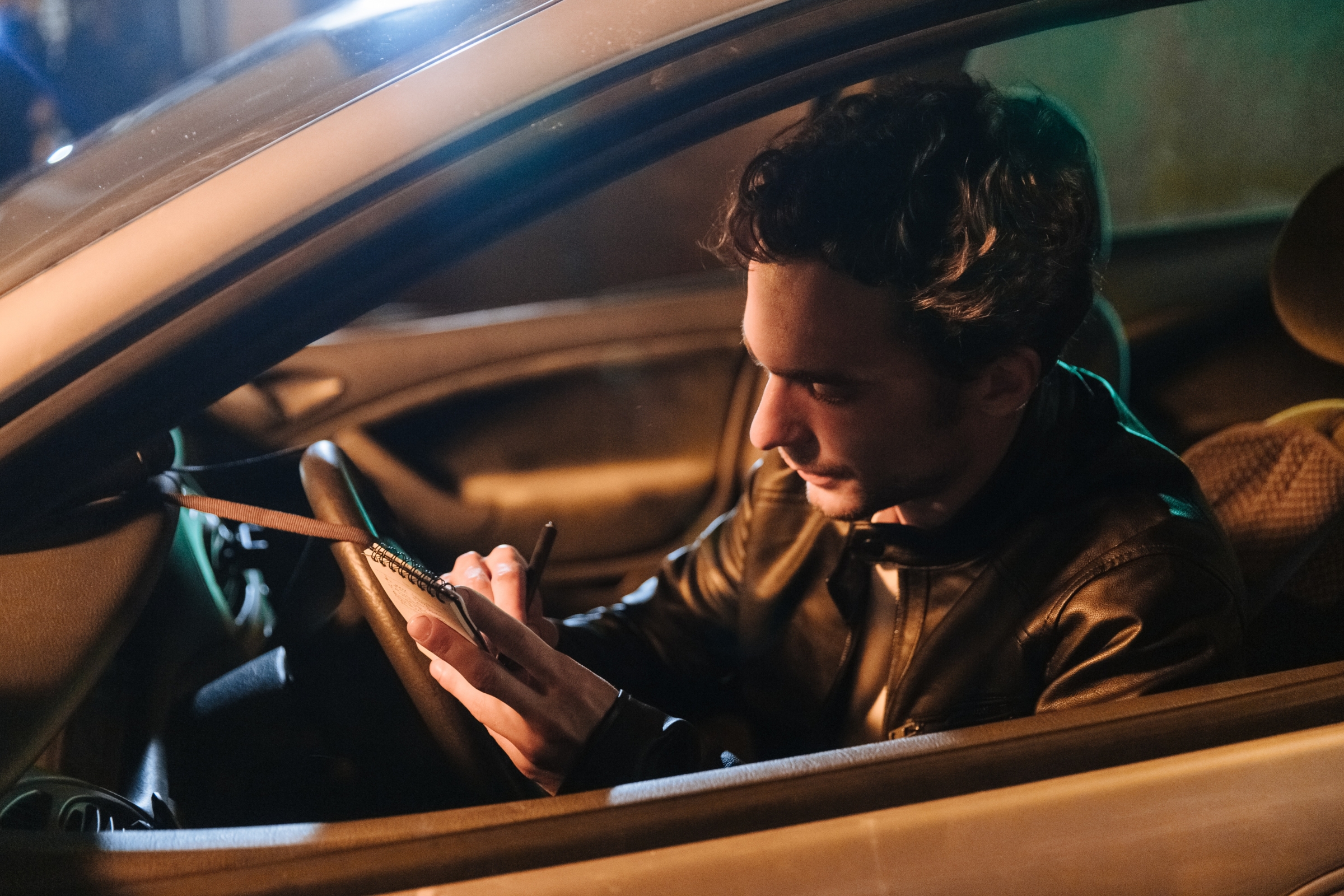 Uber a Taxi: kierowca w trakcie kursu