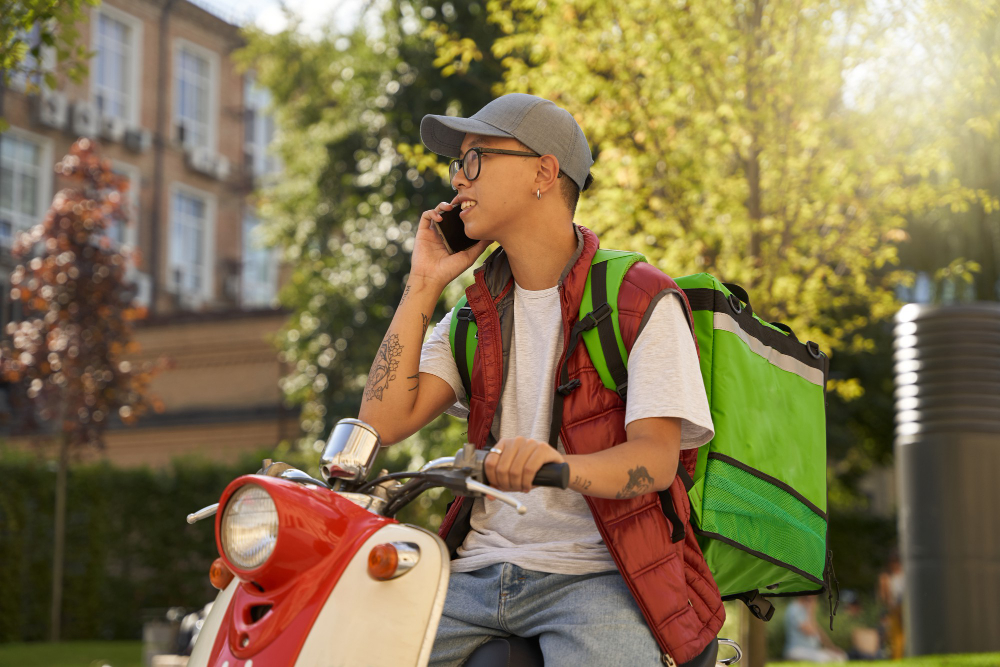 Jak zarabiać w wieku 16 lat: praca kurierska